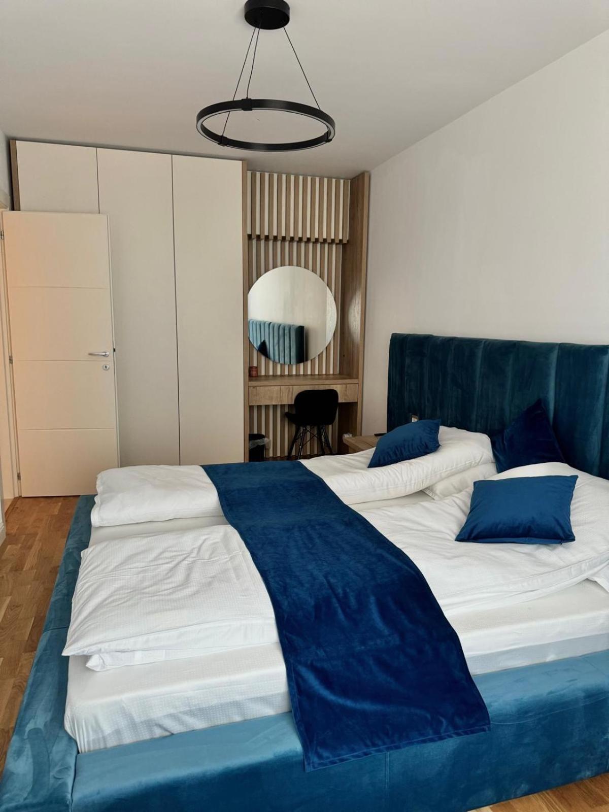 Luxury Blue Apartment Iasi Exterior foto
